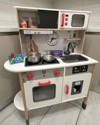 Cucina in legno completa con luci suoni accessori
