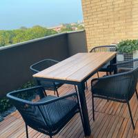 Tavolo da giardino legno acacia e poltrone.