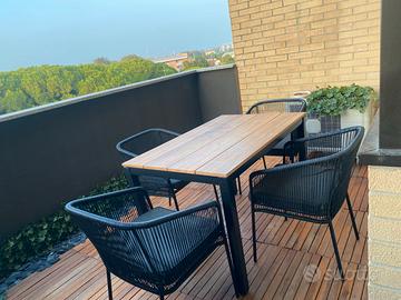 Tavolo da giardino legno acacia e poltrone.