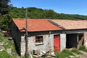 Rustico / Casale di 120 m² con 4 locali a Varsi