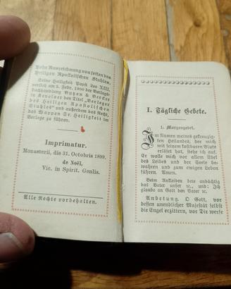 antico libricino religioso 