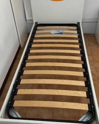 Letto singolo con doghe in legno (no materasso)