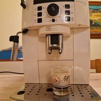 De Longhi Magnifica S macchina per caffè