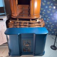 Credenza blu in lavorazione