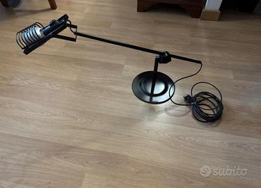 Lampada da tavolo artemide sintesi