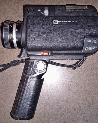 Cinepresa Sankyo ES-44. 