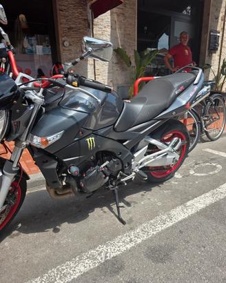 suzuki gsr 600 yoshimura 