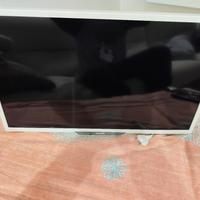 TV led bianca Philips 28 pollici.