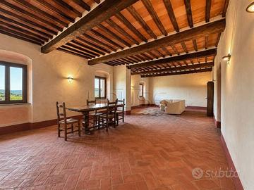 Casa indipendente di 250 m² con più di 5 locali e 