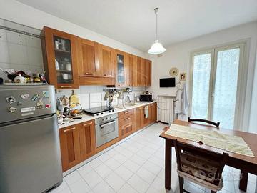 Appartamento di 90 m² con più di 5 locali e box au