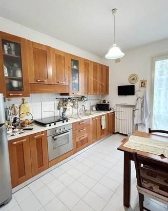 Appartamento di 90 m² con più di 5 locali e box au