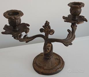 Candeliere d'epoca in bronzo a due braccia.