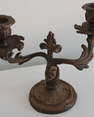 Candeliere d'epoca in bronzo a due braccia.
