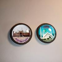 Coppia di calamite souvenir, dal Pakistan.