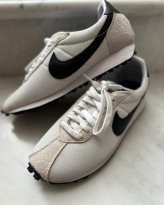 Sneakers Nike LD 1000 bianche con baffo nero