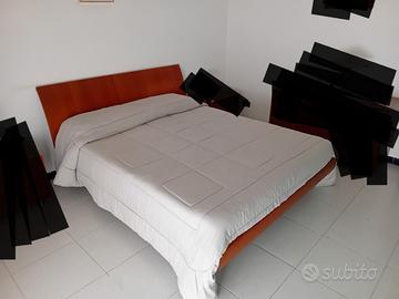 letto matrimoniale in ciliegio .