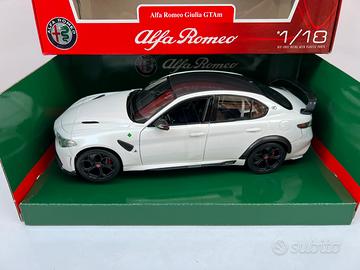 Alfa Romeo Giulia GTAM White 2020 1:18 Bburago