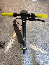 Monopattino Nilox M1 (con Caricabatterie)