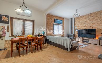 Villa singola ristrutturata con oltre 500 mq di gi