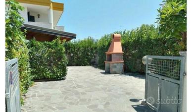 Casa vacanza a Torre dell'orso con grande giardino