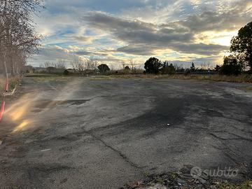 Piazzale Asfaltato Con Luce e Acqua - 2000Mq