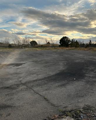 Piazzale Asfaltato Con Luce e Acqua - 2000Mq