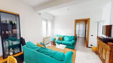 2 locali con basse spese completamente ristruttura