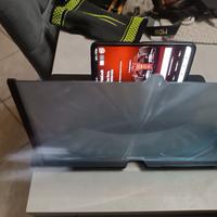 tavoletta per tavolo per ingrandire il cellulare