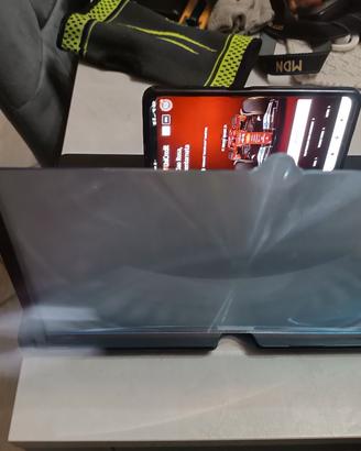 tavoletta per tavolo per ingrandire il cellulare