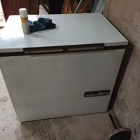 CONGELATORE GRANDE IN BUONE CONDIZIONI 