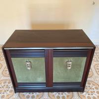 Mobiletto in legno di ciliegio e velluto