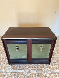 Mobiletto in legno di ciliegio e velluto