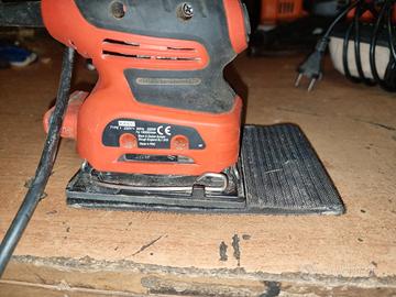 levigatrice black decker 