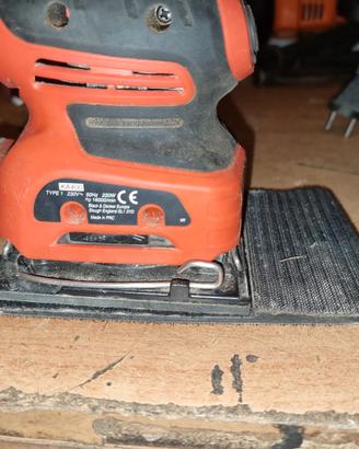 levigatrice black decker 