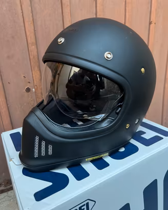 Casco shoei