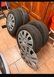 Gomme, cerchi e tappetini Yaris