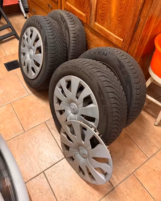 Gomme, cerchi e tappetini Yaris