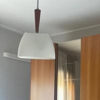 Lampadario vetro satinato acciso e legno