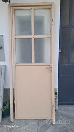 PORTA IN FERRO CON VETRO