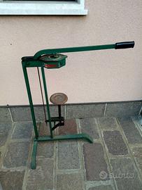 Tappatrice per tappi sughero