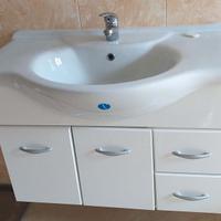 Lavandino bagno con mobile