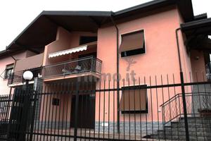 Casa indipendente di 320 m² con più di 5 locali e 