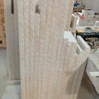 copertina scarpellata sul fronte...