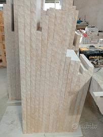 copertina scarpellata sul fronte...