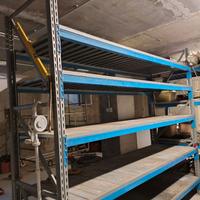 Scaffale in metallo con 5 ripiani