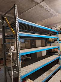 Scaffale in metallo con 5 ripiani