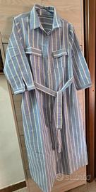 Vestito a righe azzurro e bianco