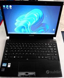 Notebook Tohiba da 13,3" pronto all'uso