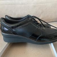 Scarpe donna n.38, acquistate  in sanitaria.