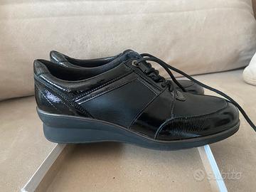 Scarpe donna n.38, acquistate  in sanitaria.